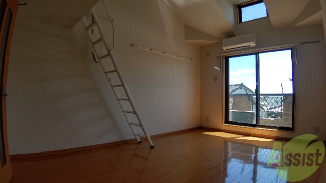 居室・リビング　陽当たりが良く、広々として過ごしやすそうです。