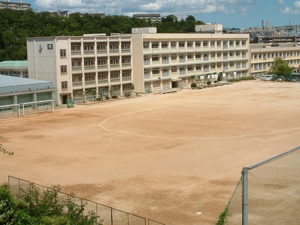 中学校　神戸市立舞子中学校（中学校）まで643m