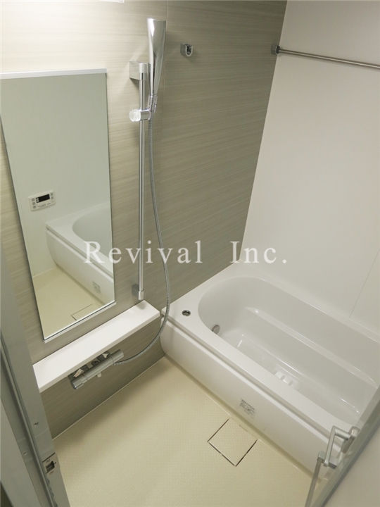 バス・シャワールーム　追い焚き・浴室乾燥完備でございます