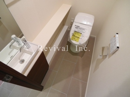 トイレ　お手洗いにも洗面台がございます