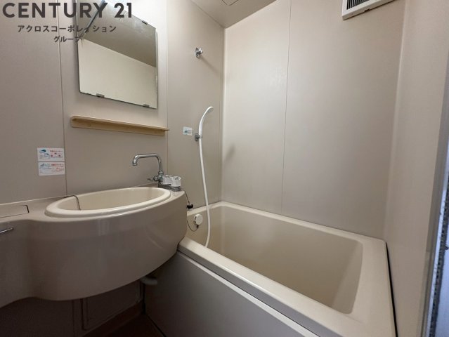 バス・シャワールーム　シンプルで機能的なユニットバス！