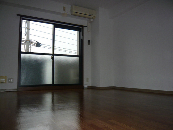 居室・リビング　※別部屋の写真です