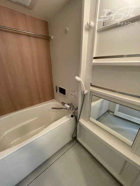 バス・シャワールーム　広々スペースのあるお風呂です