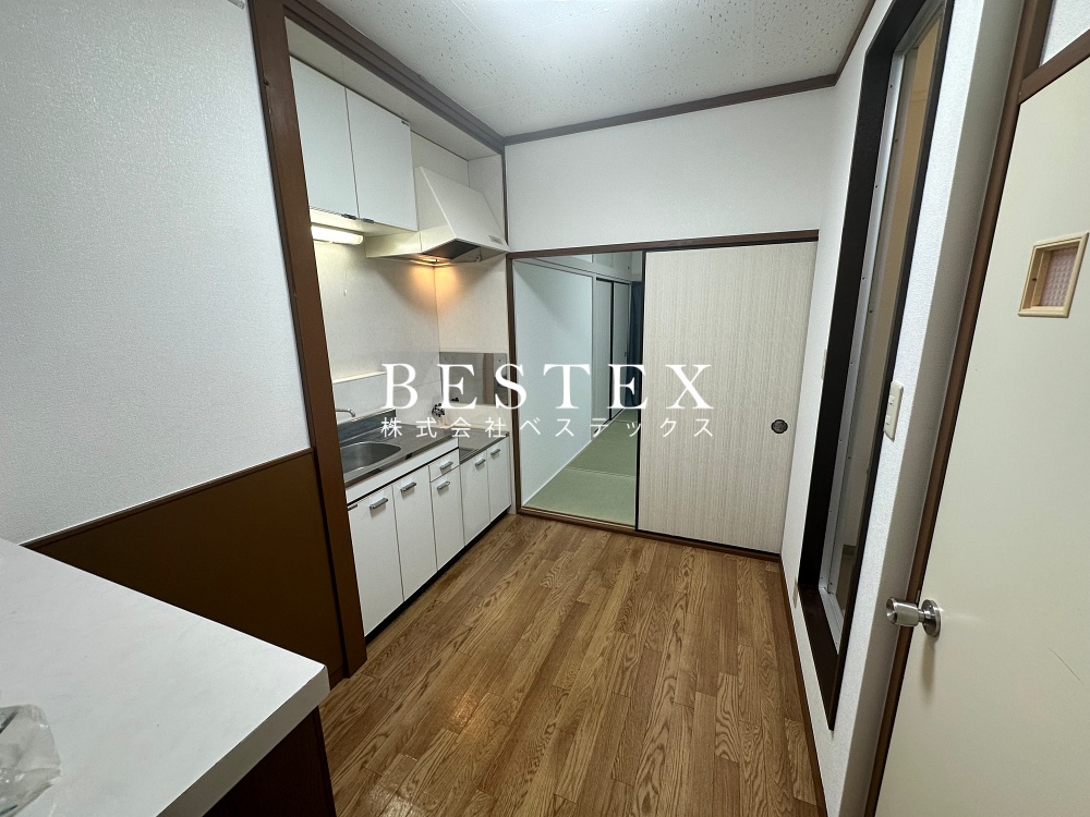 居室・リビング　※同建物内・別タイプの参考写真です。