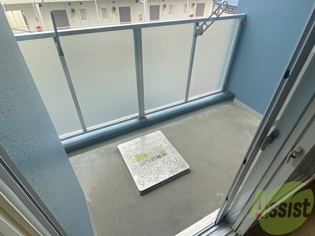 バルコニー　バルコニーは幅があり、広い印象を受けました。