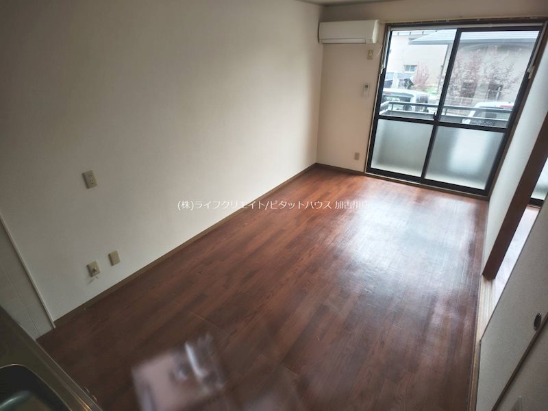 居室・リビング　陽の入る明るいお部屋です！