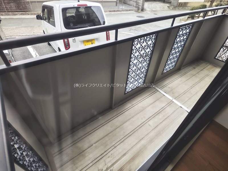 バルコニー　陽の入る明るいお部屋です！