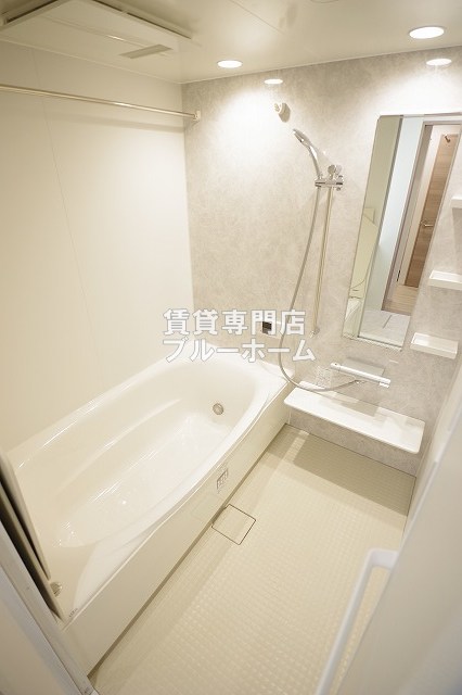 バス・シャワールーム　浴室乾燥機・追い炊き機能付きお風呂です！