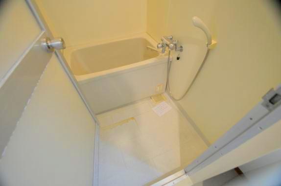 バス・シャワールーム　コンパクトで使いやすいお風呂です