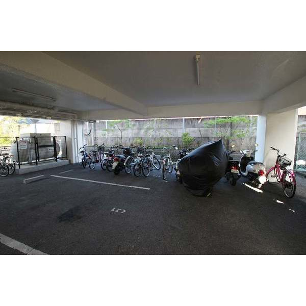 駐車場　エレメント神宮