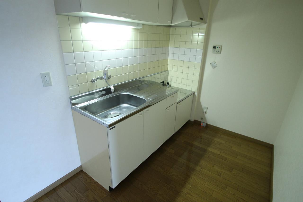 キッチン　キッチンスペース7帖程あります。