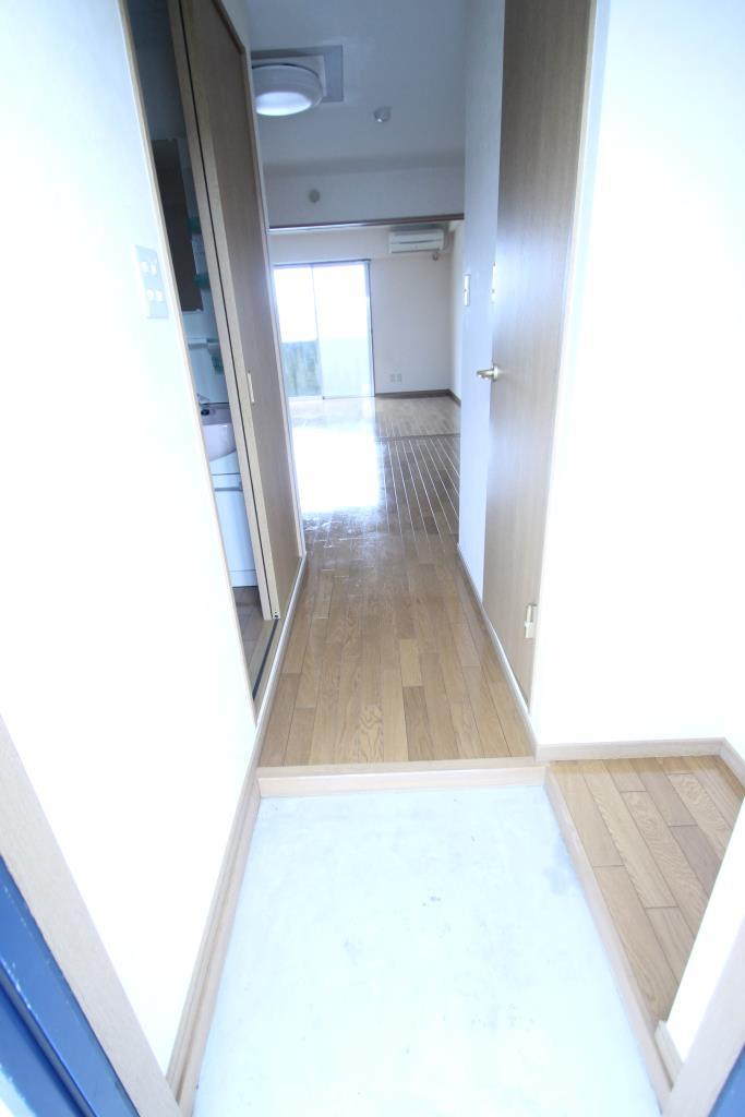 玄関　シューズＢＯＸはありませんが、スペースはございますので、後付