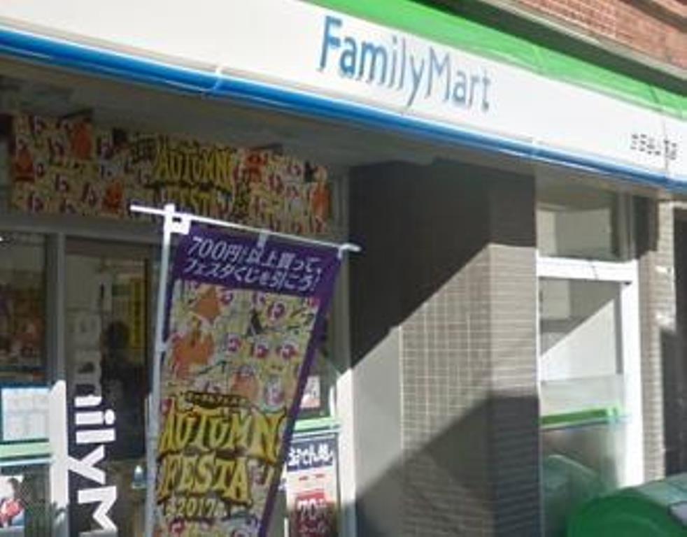 コンビニ　ファミリーマート世田谷山下店（コンビニ）まで935m