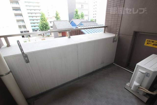 バルコニー　奥行きのある南向きバルコニーです。