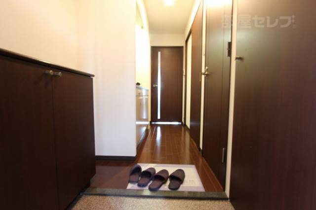 玄関　広々した玄関です。