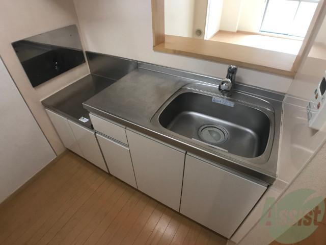 キッチン　こちらはキッチン。ガスコンロが設置できますね。