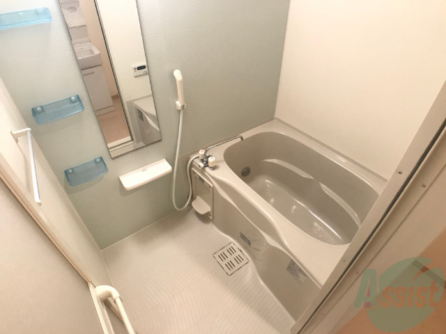 バス・シャワールーム　こちらはバスルームです。狭すぎずゆったりできそうです。
