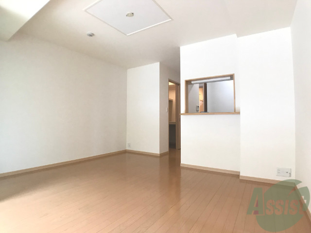 居室・リビング　フローリングなのでお掃除がしやすそうですね。