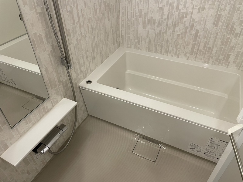 バス・シャワールーム　嬉しい追い焚き・浴室乾燥機付きです♪