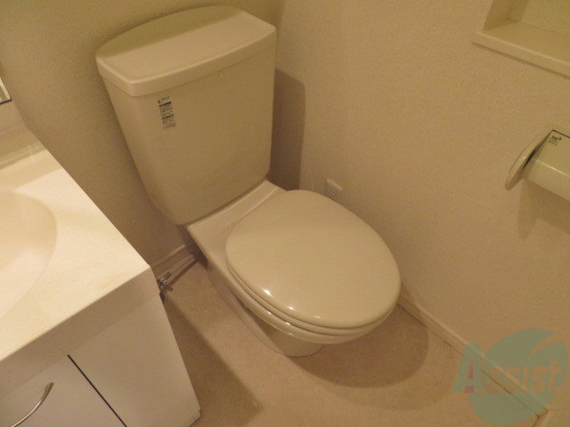 トイレ　シンプルなトイレです。問題なくお使いいただけます。