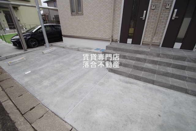 駐車場　敷地内駐車場完備　※先着順