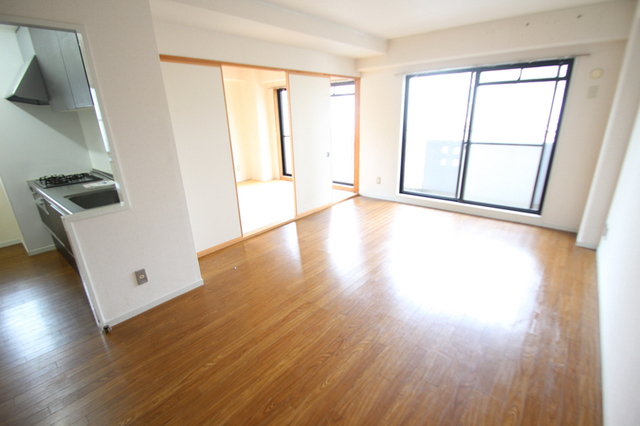 居室・リビング　※別号室のお写真のため現況優先