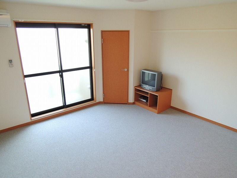 居室・リビング　快適にくつろげる居室スペース♪