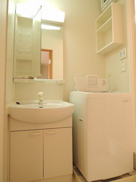 洗面設備　洗面台もピッカピカ