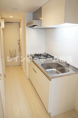 キッチン　コンパクトなキッチンで掃除もラクラク