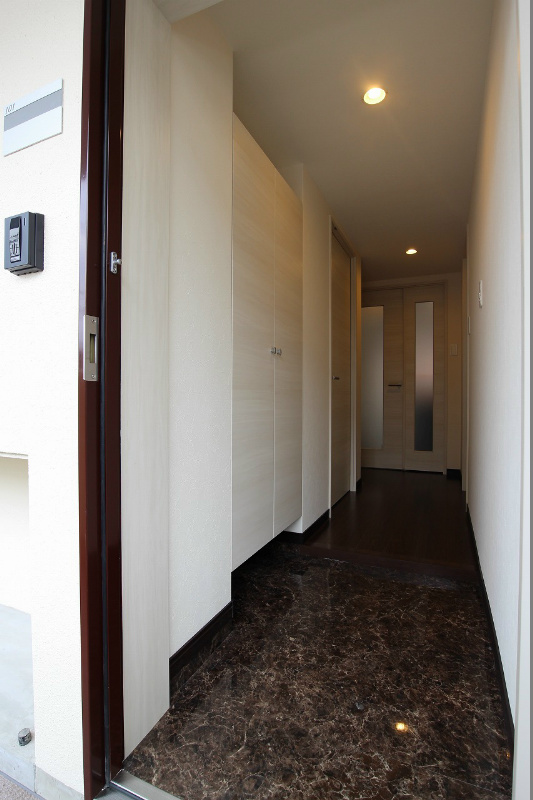 玄関　トールタイプのシューズボックス付き◆高級感のある玄関です◆