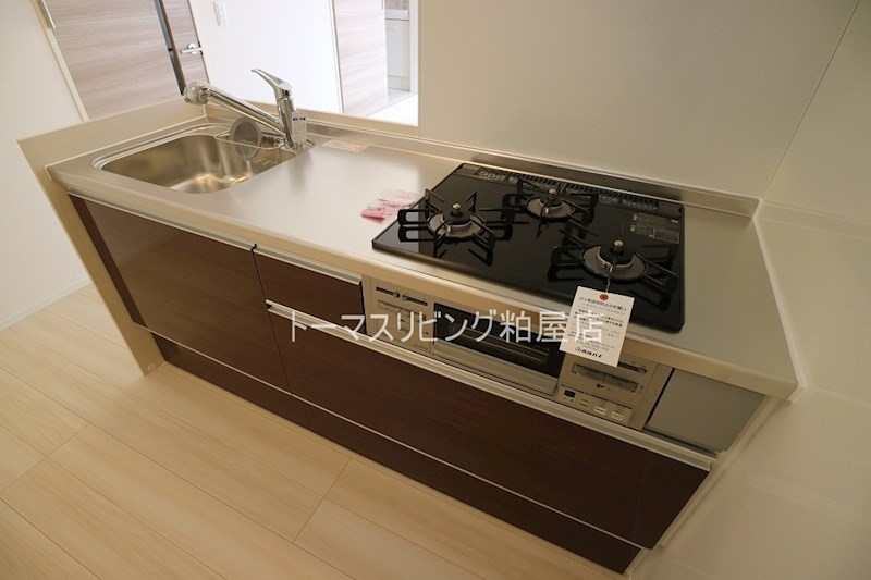 キッチン　写真は同型別物件（現況優先）