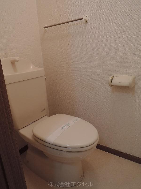 トイレ　同建物別室の写真です。