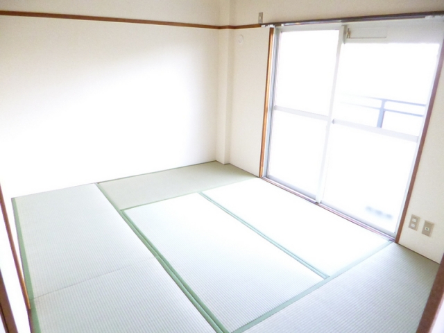 その他部屋・スペース　光が差し込む和室でくつろげます♪