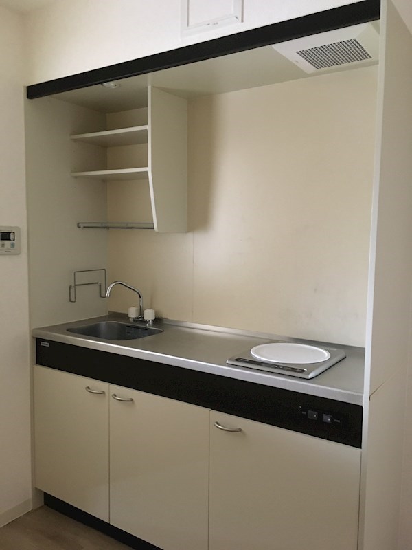 キッチン　同物件別号室反転タイプ