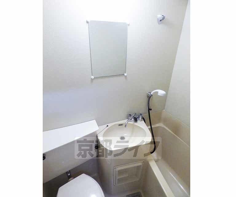 洗面設備　綺麗な洗面所です。