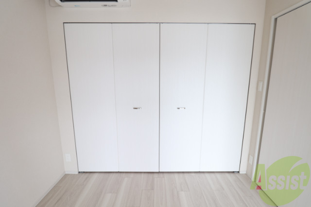 収納　収納も広々でロングコートも掛けれます！！