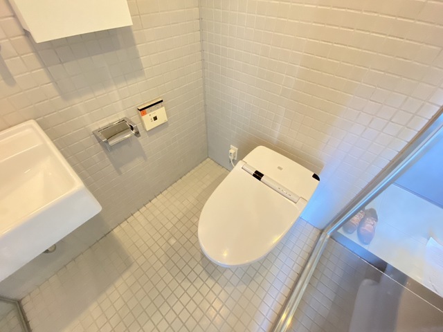 トイレ　温水洗浄便座