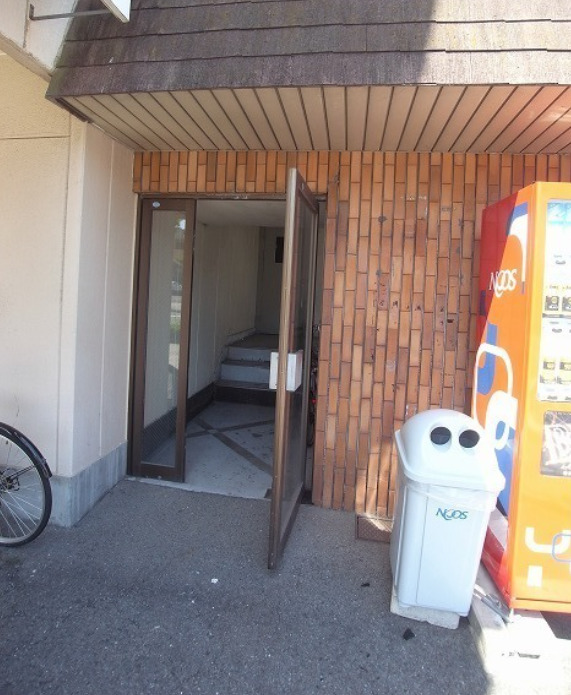 エントランス　ゆとりのあるエントランスです