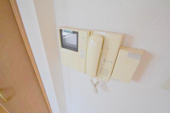 セキュリティ　TVモニターホンで来客が誰か確認してから開けて下さいね