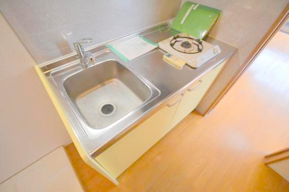 キッチン　スッキリとしたシンプルキッチン。