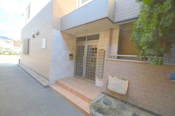 エントランス　オシャレなエントランスは安心のオートロック付きです。