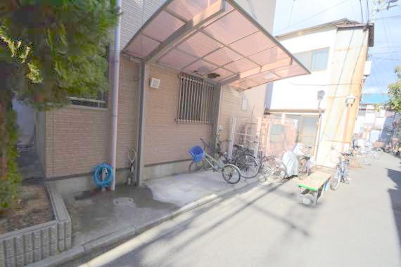 駐車場　あなたの大事な自転車も安心してとめることができますね。