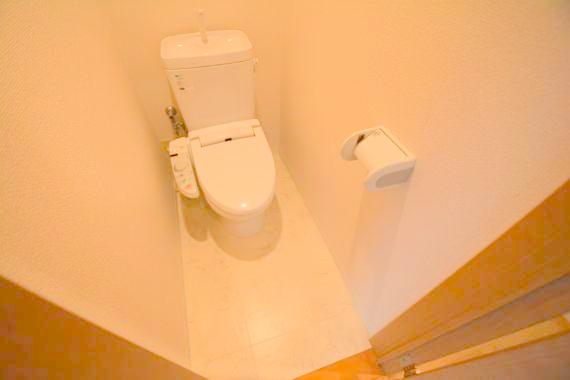 トイレ　綺麗なトイレにはウォシュレット標準装備です。