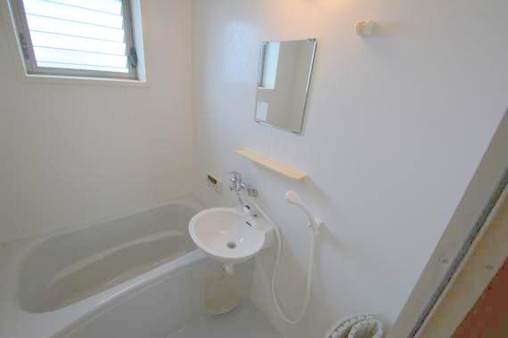 洗面設備　洗面台はバスルーム内です。