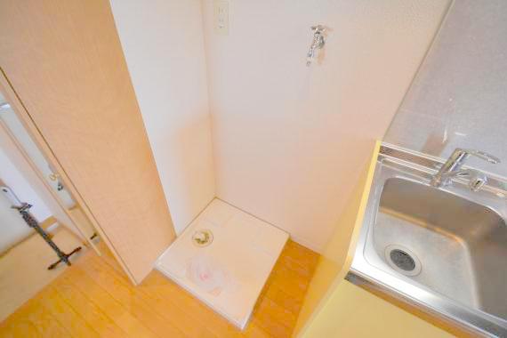 その他設備　嬉しい室内洗濯機置場。これで洗濯機も長持ちしますね。