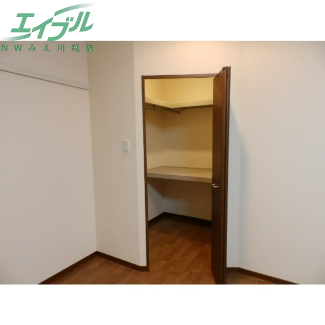 収納　同物件別部屋写真