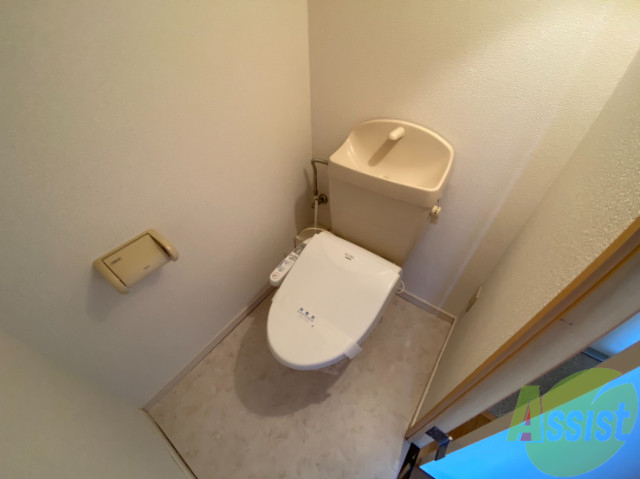トイレ　人気のウォシュレットつきのトイレです。快適ですよ。