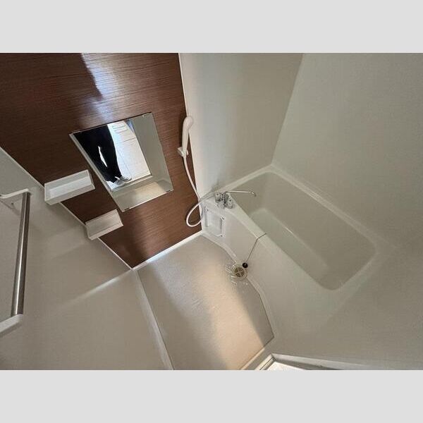 バス・シャワールーム　※写真は同じマンションの違う部屋のものになります。