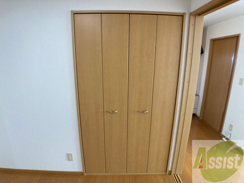 収納　寝室には収納があります。すっきり片づけましょう！