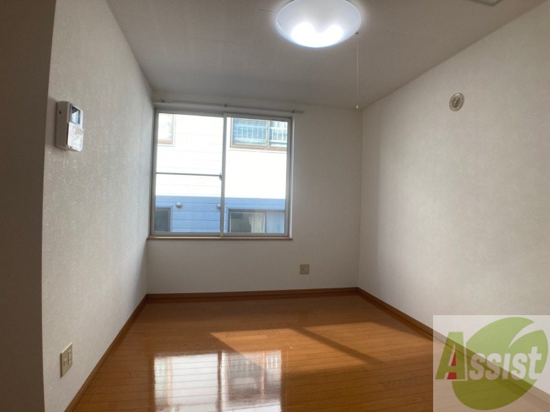 居室・リビング　リビングです。木目のフローリングが落ち着きますね。